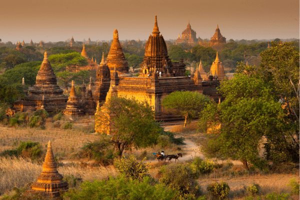 Die Stadt Bagan in Myanmar - Ein UNESCO-Weltkulturerbe mit tausenden Tempeln und Pagoden. Bagan in Myanmar