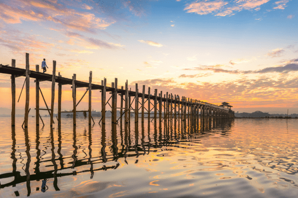 Die U-Bein-Brücke in Myanmar - Die längste Teakholzbrücke der Welt. U-Bein-Brücke Myanmar