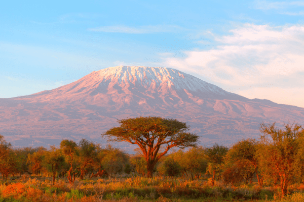 Erklimmen Sie den Mount Kenia in Kenia und genießen Sie atemberaubende Aussichten. Mount Kenia in Kenia