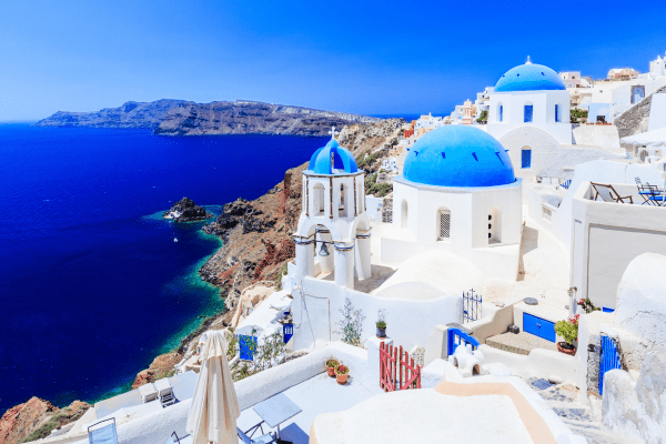 Sonnenuntergang im Dorf Oia in Santorin