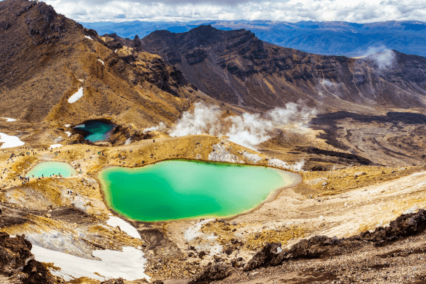 Tongariro Alpine Crossing mit Blick auf Vulkanlandschaften in Neuseeland